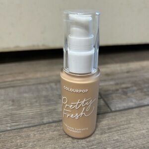 Colourpop pretty fresh foundation Medium 80w